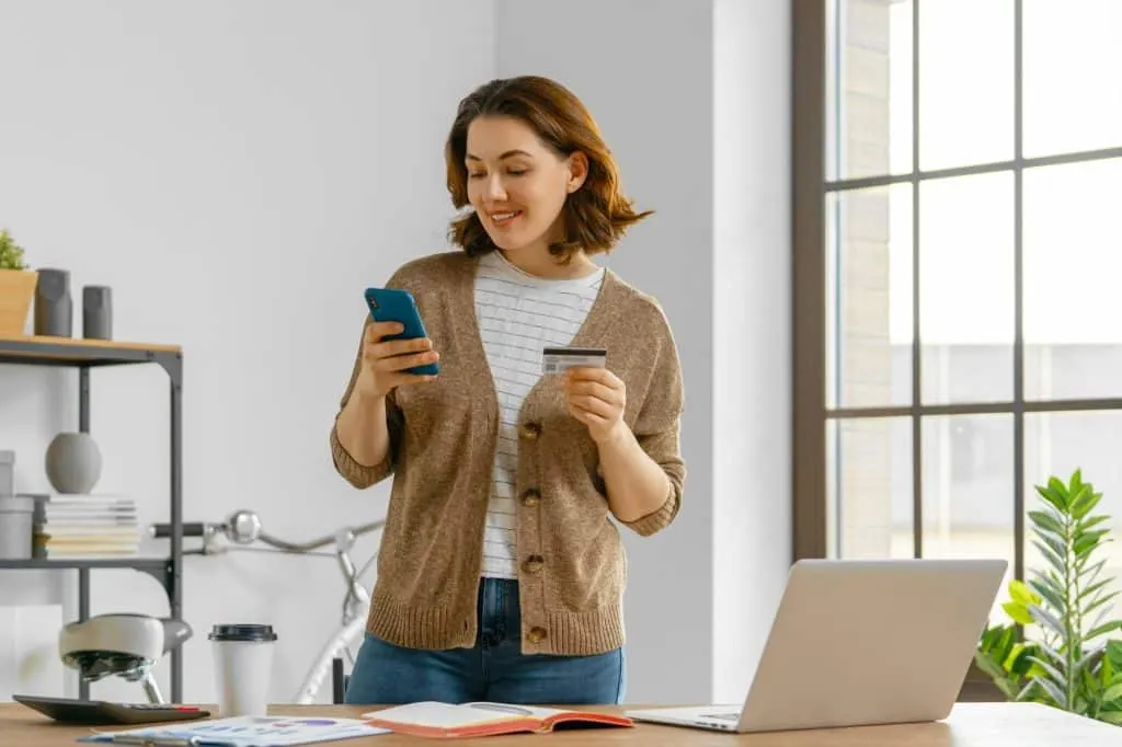 Révolutionnez votre entreprise grâce au commerce en ligne simplifié : découvrez les incroyables bénéfices !